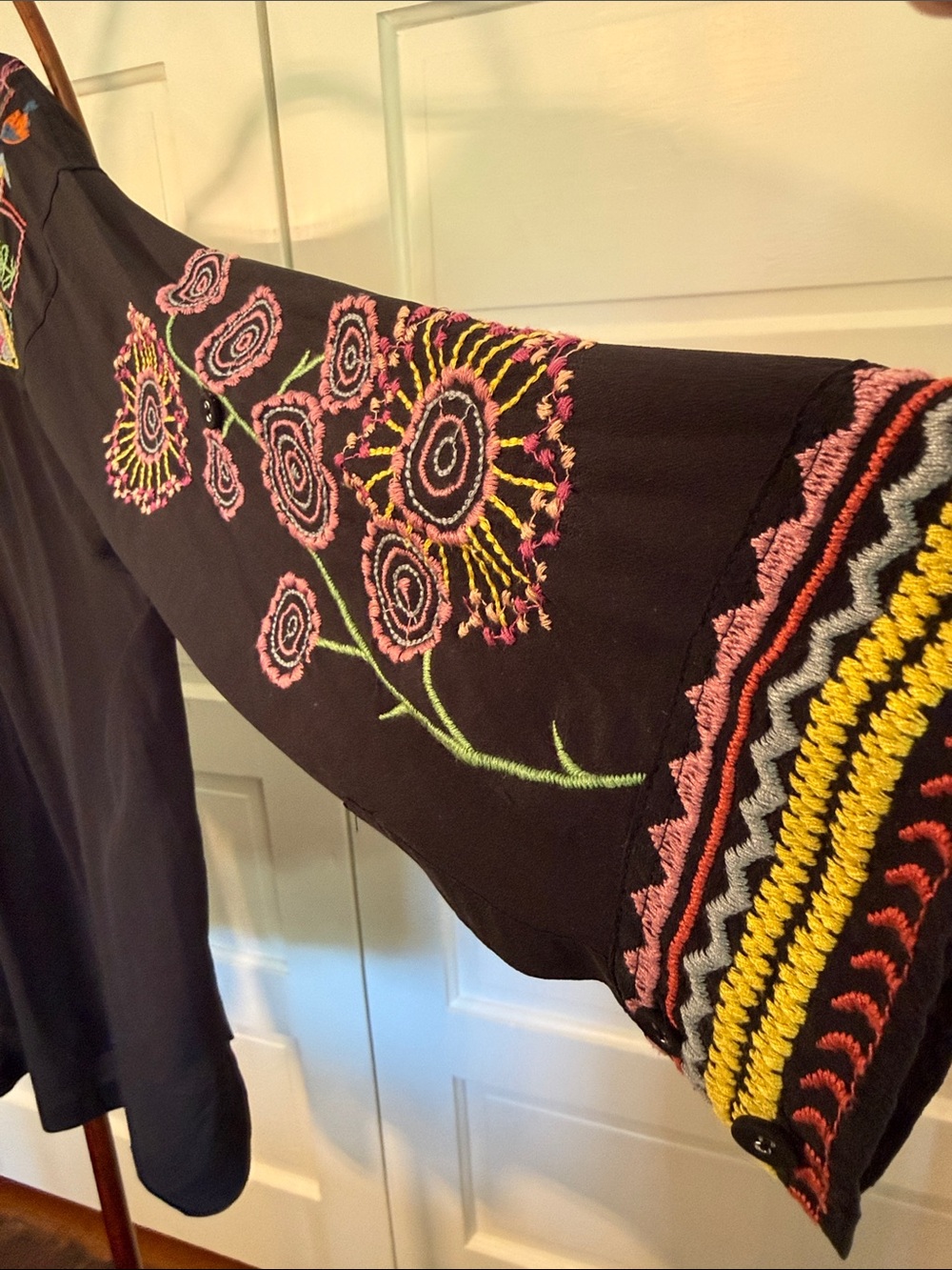 Johnny Was 100% Silk Embroidered Tunic Top Floral Boho Art to Wear XL - Picture 5 of 12